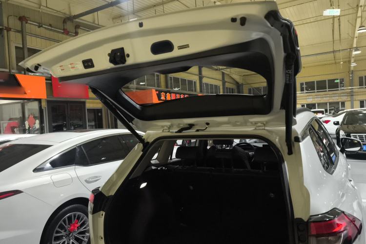 Used Toyota FRONTLANDER 2023 2.0L Smart Electric Hybrid Dual-Engine Deluxe Version
