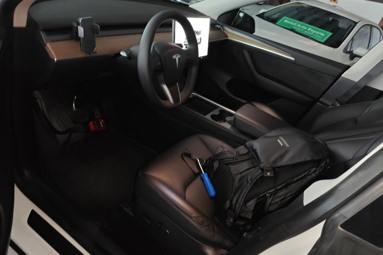 Used Tesla Model Y 2022 Long-Range All-Wheel-Drive Version
