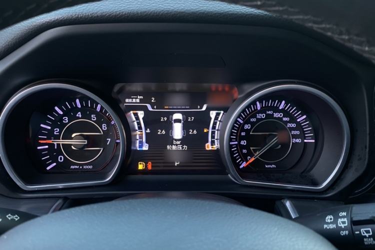 Used  Grand Commander 2018 2.0T Four-Wheel Drive Smart Enjoyment Version China V Emission Standard
