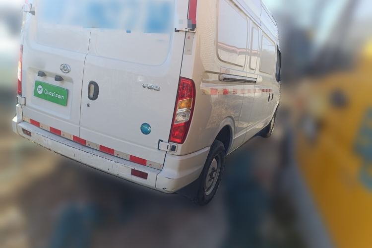 Used SAIC MAXUS Xintu V80 2023 2.0T AMT Classic City Distribution King Short Wheelbase Mid-Roof 3-Seater
