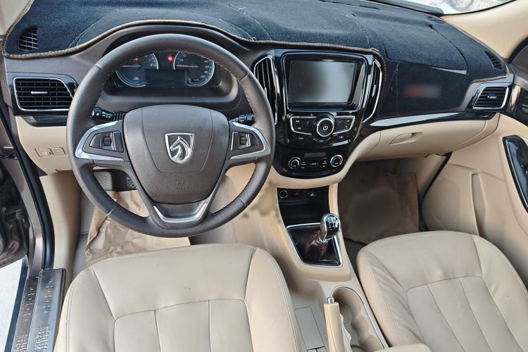 Used Baojun 730 2014 1.5L Manual Luxury Navigation ESP Version 7 Seats
