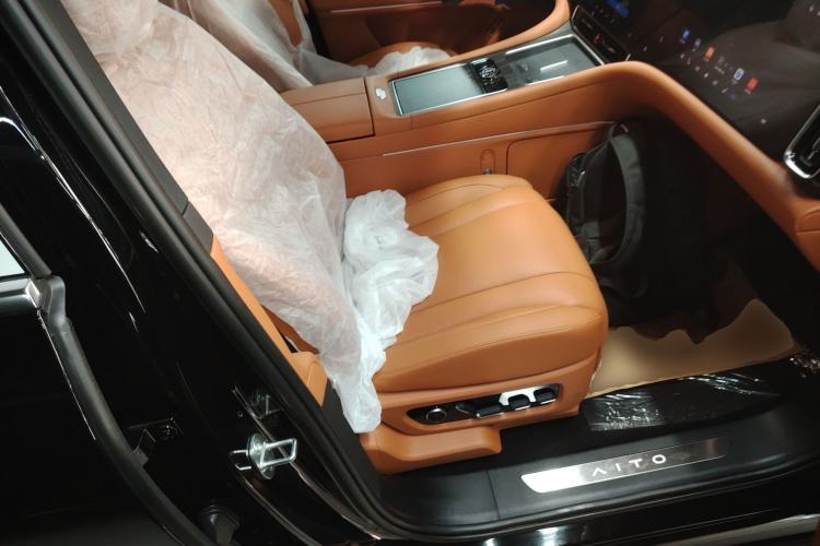 Used Hima AITO M9 2025 All-Electric Ultra Version 100 kWh 5-Seater Model
