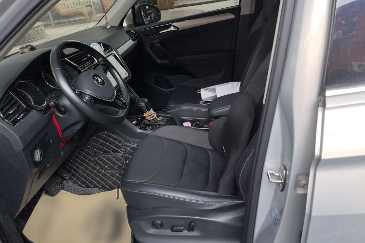 Used Volkswagen Tiguan L 2019 Revised 330TSI Automatic Two-Wheel Drive Smart & Luxury Edition China VI Standard
