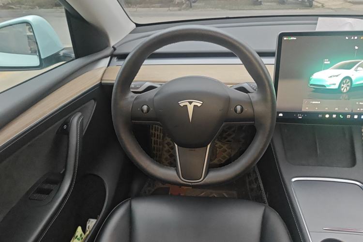 Used Tesla Model Y 2022 Long-Range All-Wheel-Drive Version