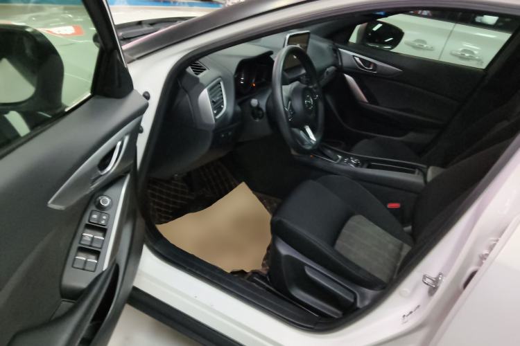 Used Mazda CX-4 2018 2.0L Automatic Two-Wheel Drive Blue Sky Dynamic Version China VI Standard
