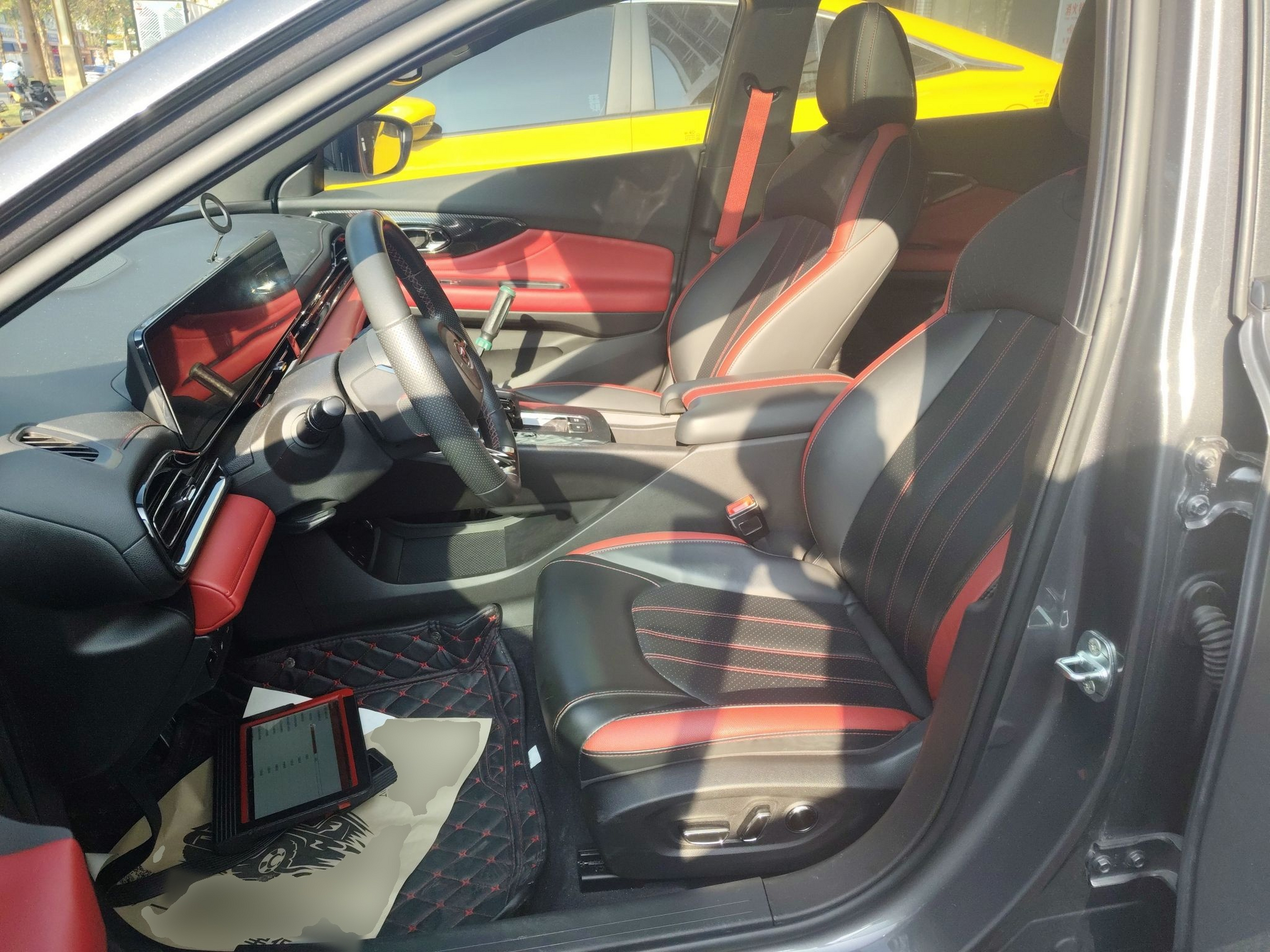 Переднее сиденье в автомобиле