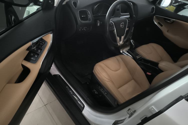 Used Volvo V40 2017 Cross Country T3 Zhiya Edition