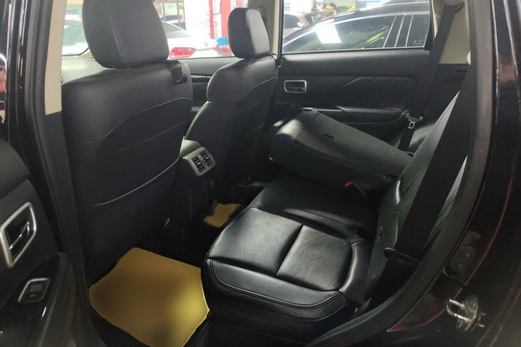 Used Mitsubishi Outlander 2019 2.0L Two-Wheel Drive Comfort Edition 5 Seats China VI Standard