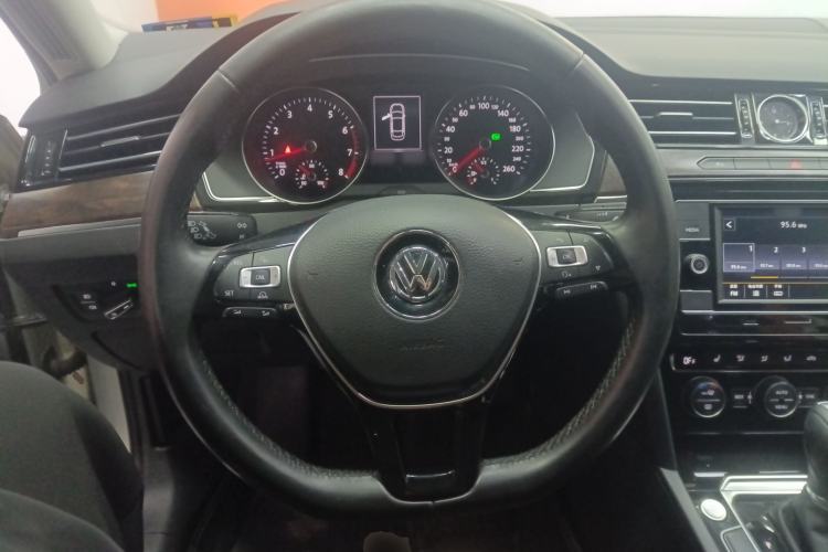 Used Volkswagen Magotan 2018 380TSI DSG Luxury Model
