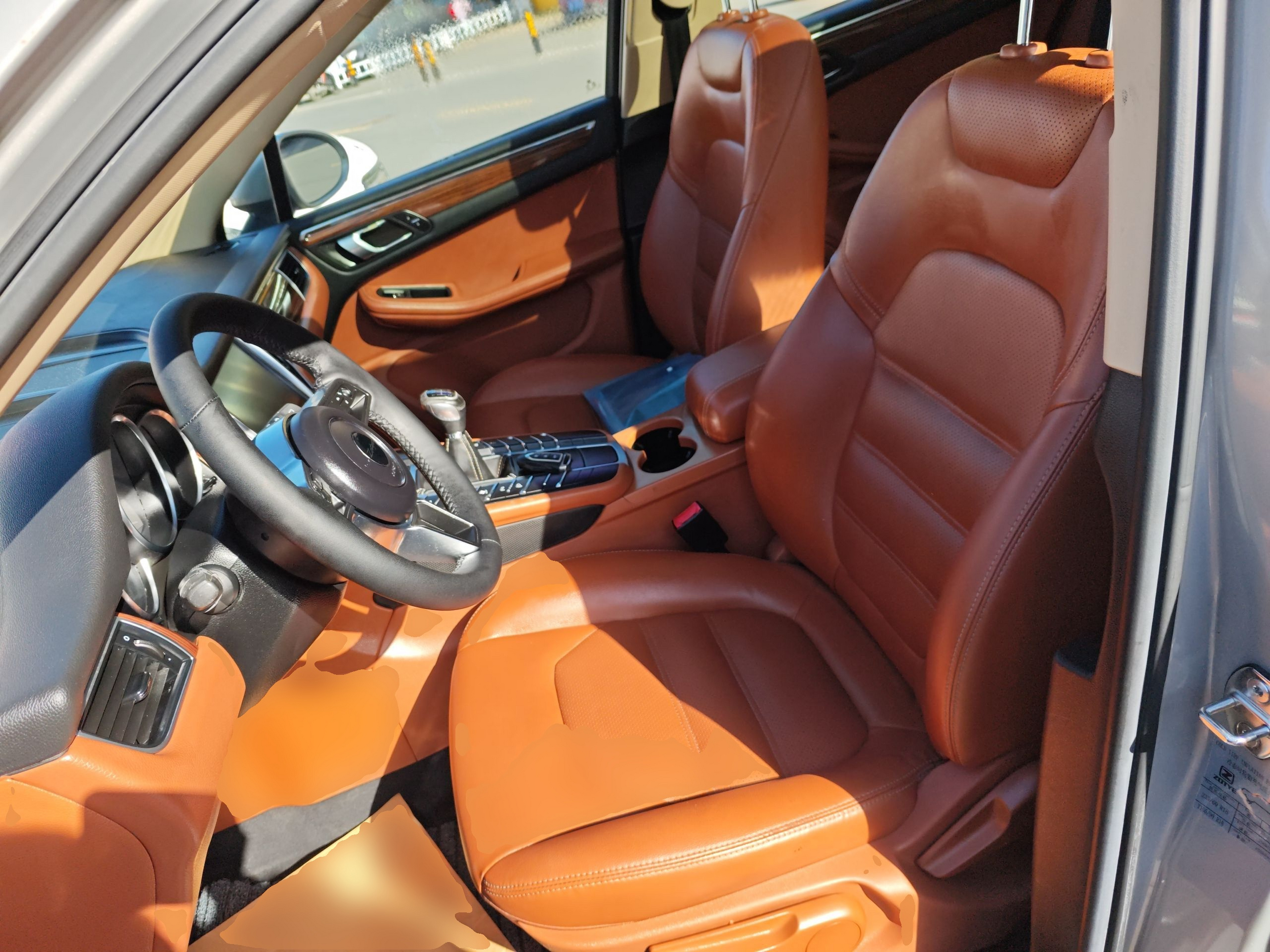 Переднее сиденье в автомобиле