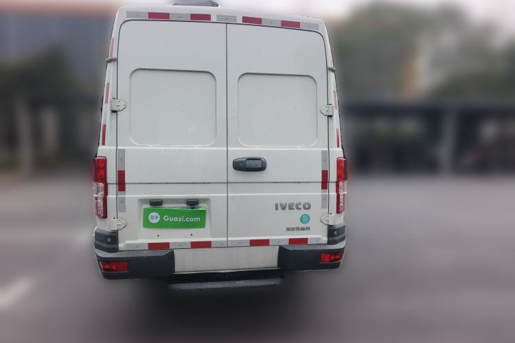 Used Iveco Daily 2021 2.5T V40 2-3 Seater Long Wheelbase Mid-Roof Design with Dual Side Sliding Doors