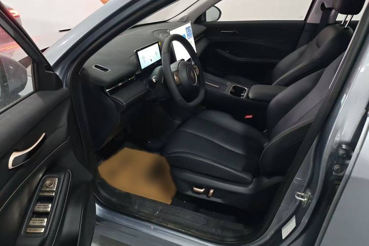 Used Baojun Yunhai 2024 140km Plug-in Hybrid Version
