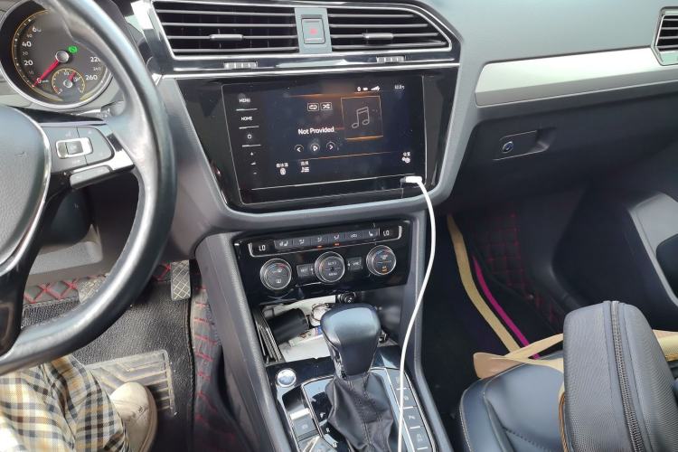 Used Volkswagen Tiguan L 2019 Revised 330TSI Automatic Two-Wheel Drive Smart & Luxury Edition China VI Standard
