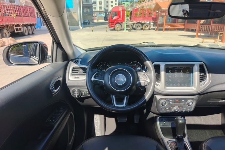 Used  Compass 2017 200T Automatic Family Edition