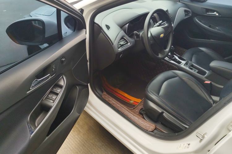 Used Chevrolet Cruze 2018 320 Automatic Pioneer Sunroof Edition
