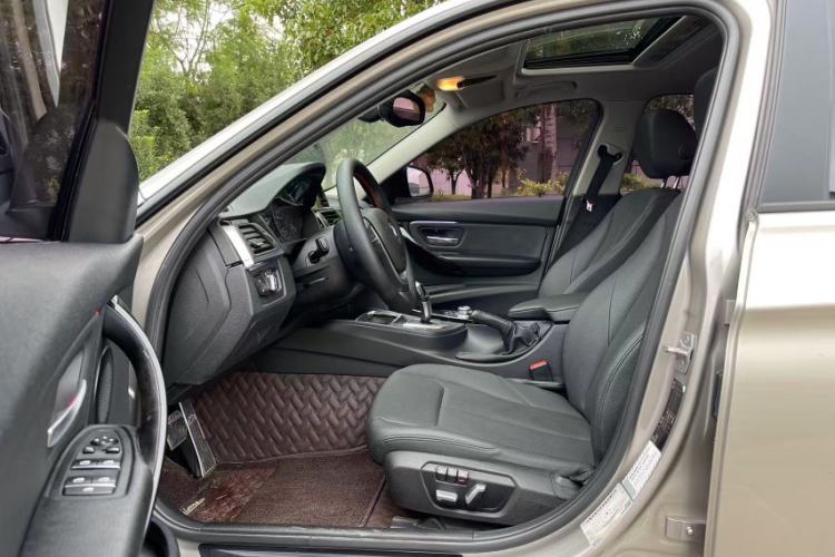 Used BMW 3 Series 2016 320i Fashion Model
