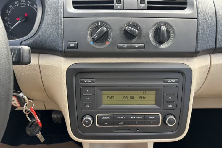 Used Skoda Fabia 2014 1.4L Manual Crystal Edition
