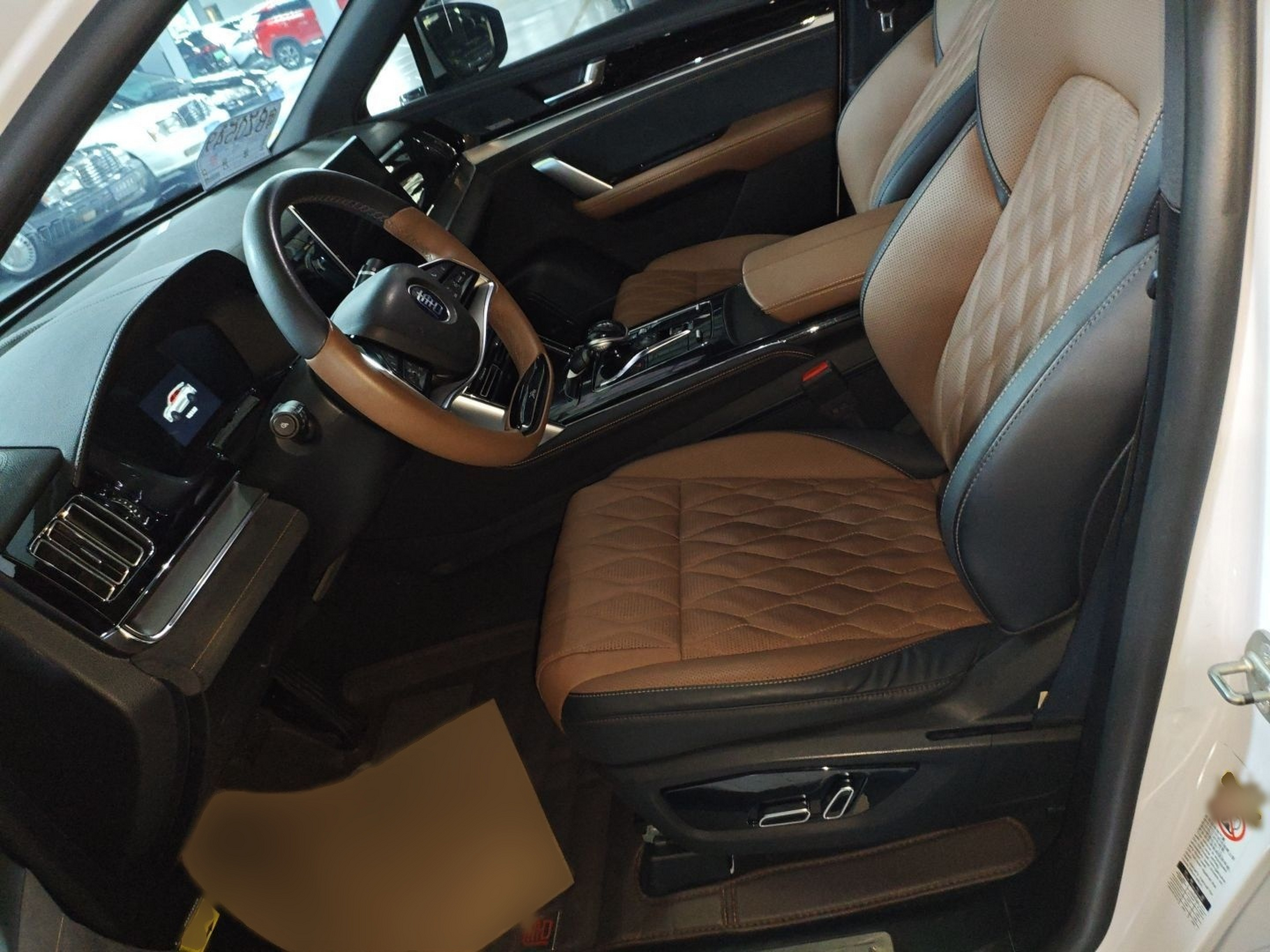 المقاعد الأمامية داخل السيارة