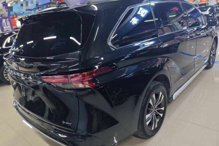 Used Toyota Granvia 2024 2.5L Hybrid Luxury Edition