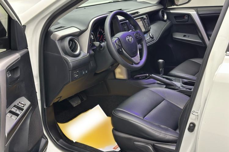 Used Toyota RAV4 2019 2.0L CVT Two-Wheel Drive Fashion X Limited Edition China V Standard
