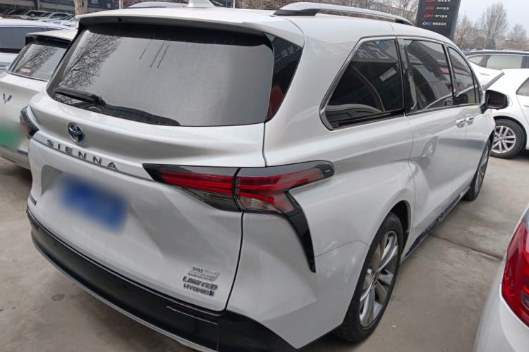 Used Toyota Sienna 2021 2.5L Hybrid Premium Edition
