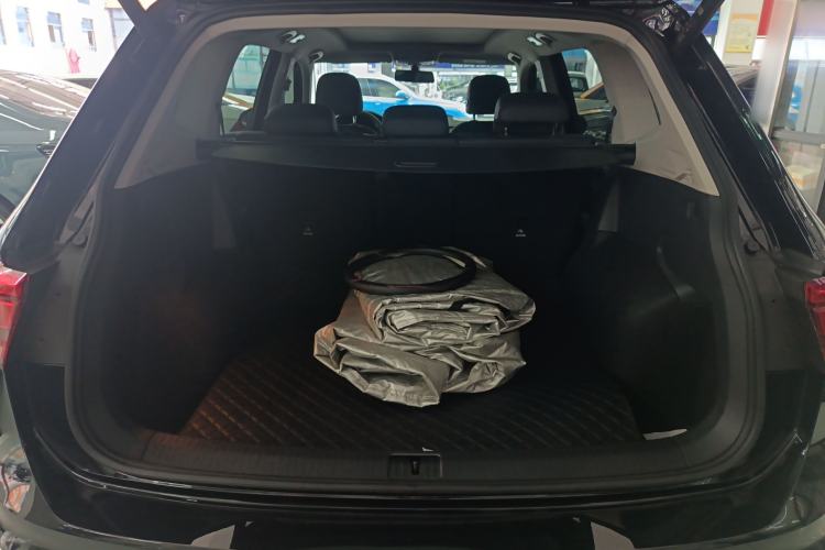 Used Volkswagen Tiguan L 2024 Outstanding Model 300TSI Automatic Two-Wheel Drive Longteng Edition