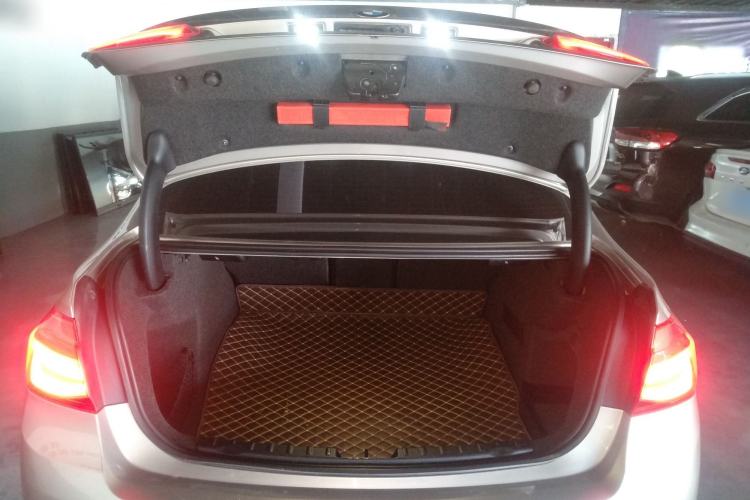 Used BMW 3 Series 2016 320Li Ambition Model
