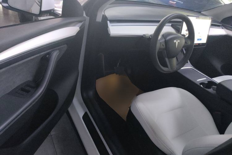 Used Tesla Model Y 2021 Long-Range All-Wheel-Drive Version 3D7
