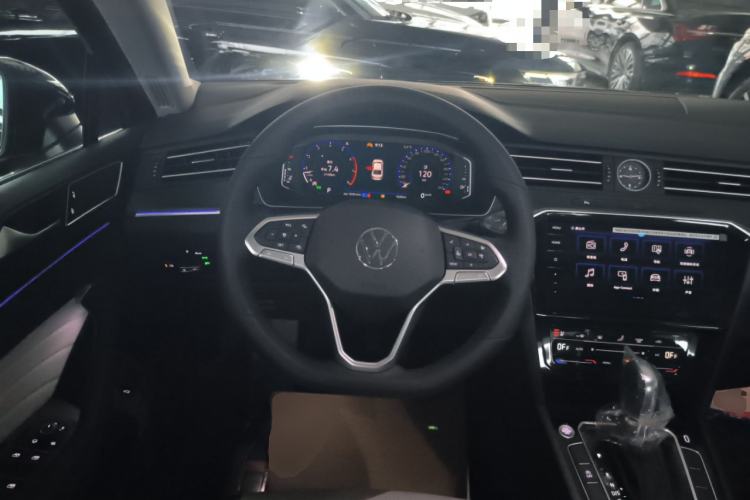 Used Volkswagen Magotan 2026 30 Million Vehicles Selected Model 380TSI DSG Luxury Edition
