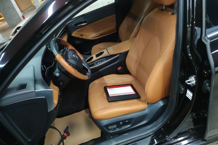 Used Toyota Avalon 2019 Dual-Engine 2.5L Limited Flagship Edition China VI Standard
