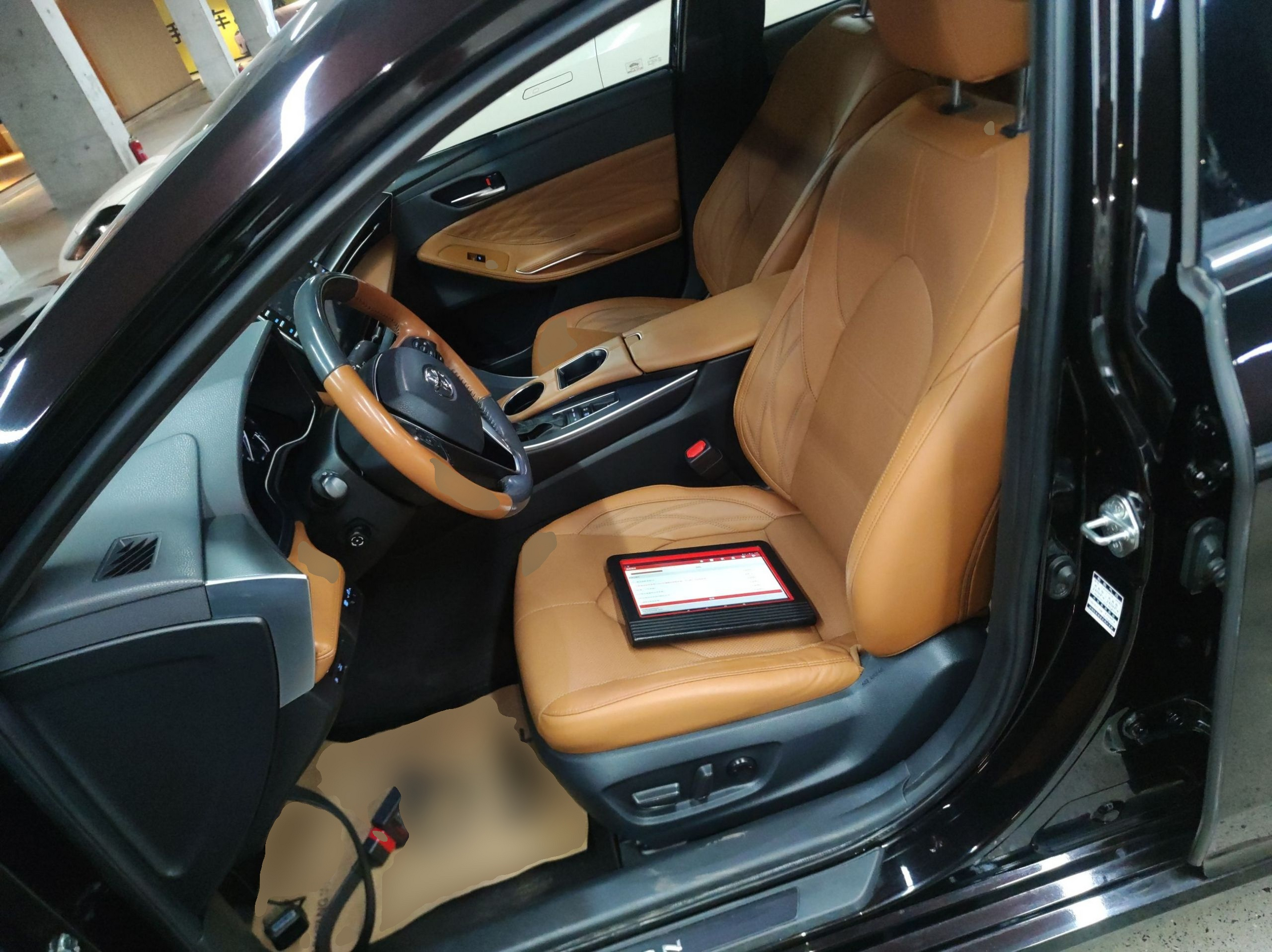 المقاعد الأمامية داخل السيارة