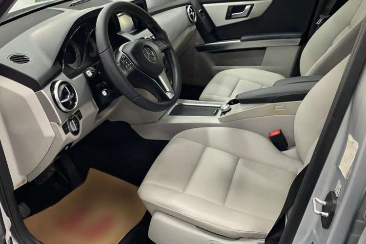 Used Mercedes-Benz GLK-Class 2013 GLK 300 4MATIC Dynamic Sunroof Model
