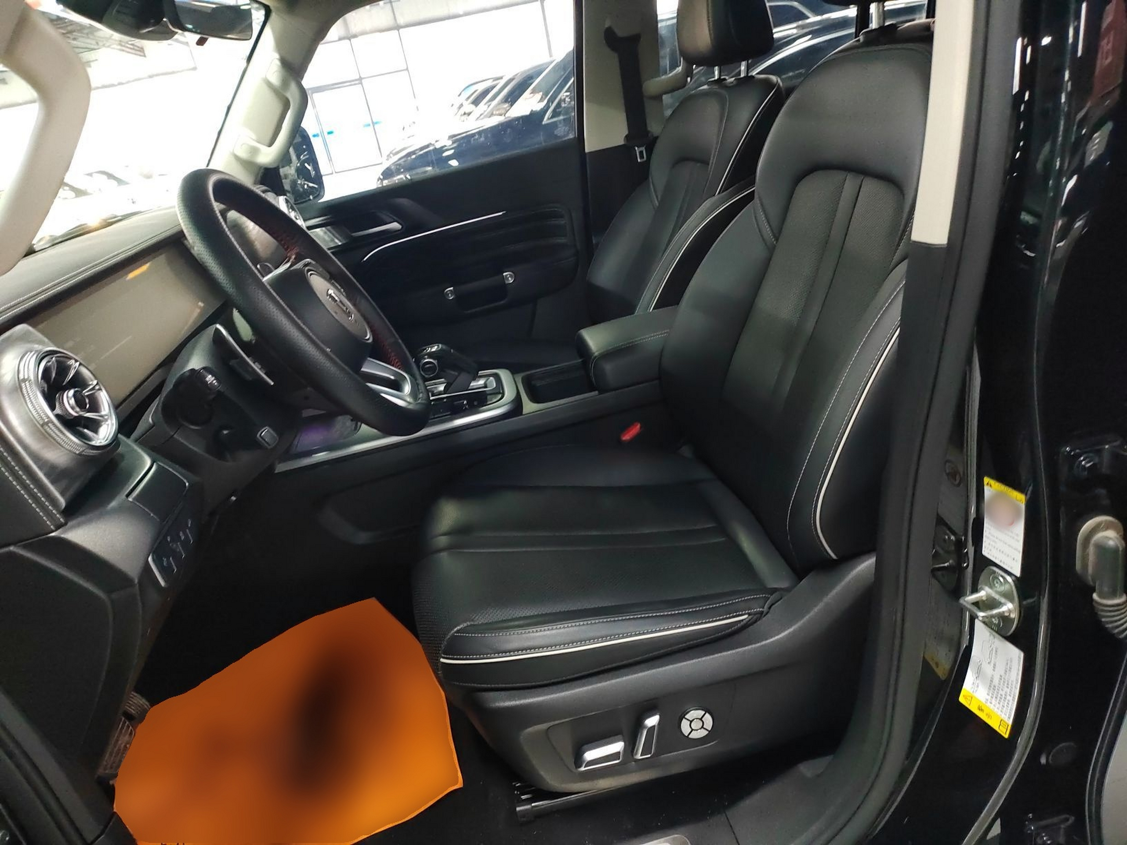 Переднее сиденье в автомобиле