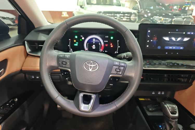 Used Toyota Camry 2024 Dual-Motor 2.0 HGVP Luxury Edition
