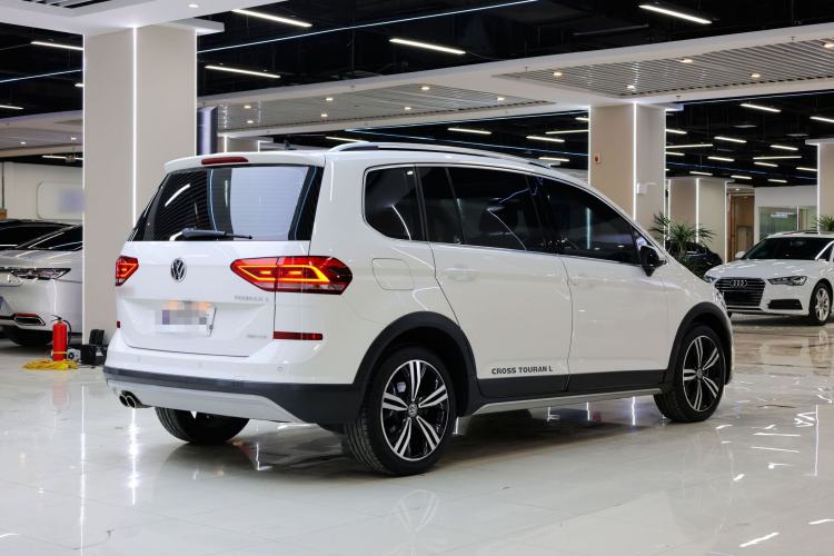 Used Volkswagen Touran 2018 Volkswagen Touran L 280TSI DSG Boundary Edition 7 Seats China VI Standard
