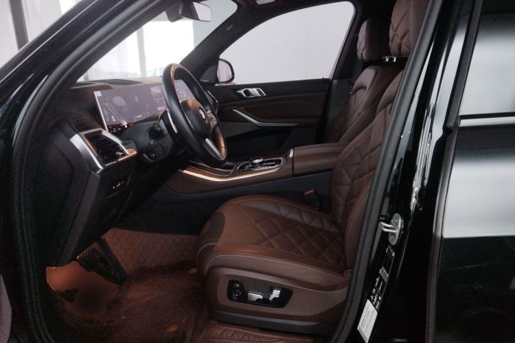 Used BMW X5 2023 xDrive 40Li M Sport Night Edition Package
