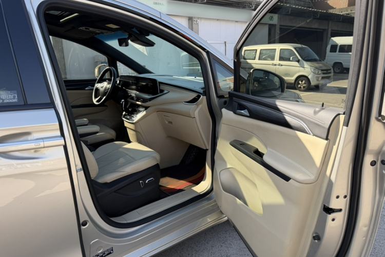 Used Buick GL8 2022 ES Land Cruiser 653T Luxury Model
