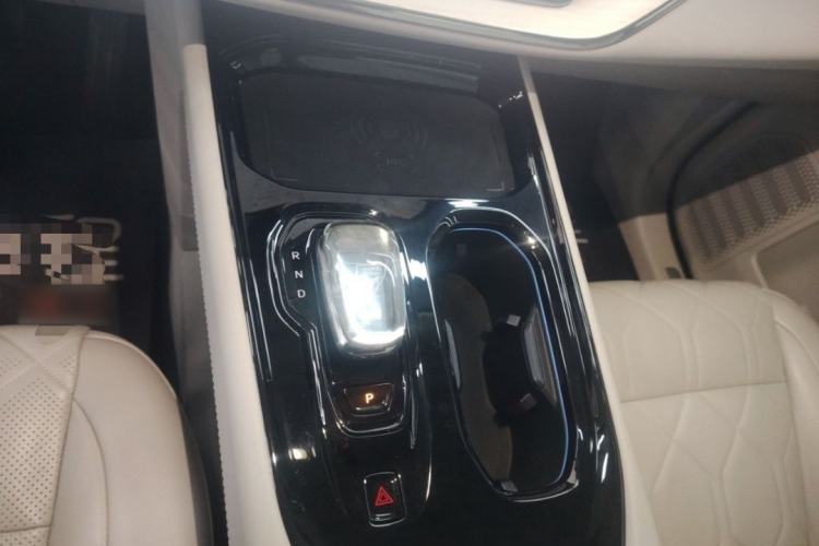 Used Volvo EM90 2025 Ultra Six-Seater