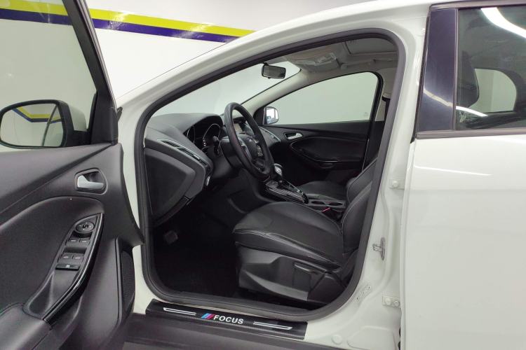 Used Ford Focus 2012 Sedan 1.6L Automatic Fashion Edition
