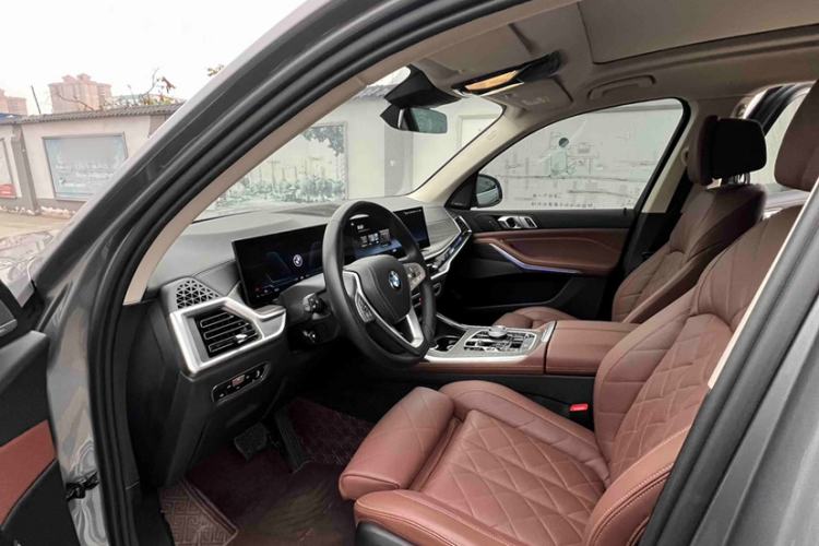 Used BMW X7 2023 xDrive40i Luxury Package with Leading Features