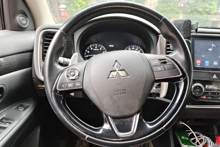 Used Mitsubishi Outlander 2016 2.4L 4x4 Luxury Edition 7-Seater