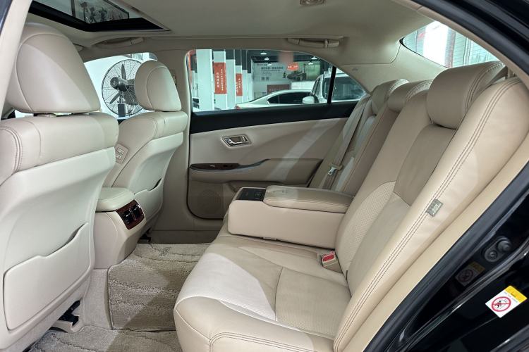 Used Toyota Crown 2012 2.5L Royal Leather Edition