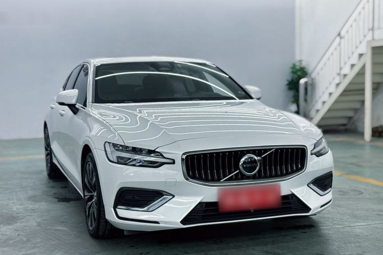Used Volvo S60 2024 B4 Zhiyuan Luxury Edition
