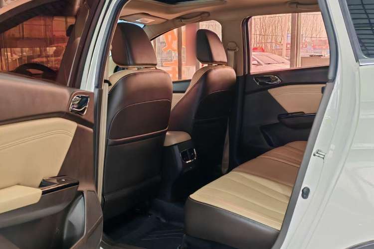 Used Baojun 310W 2017 1.5L Manual Luxury Model China V Standard
