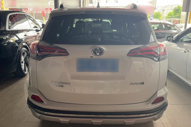Used Toyota RAV4 2019 2.0L CVT Two-Wheel Drive Fashion X Limited Edition China VI Standard

