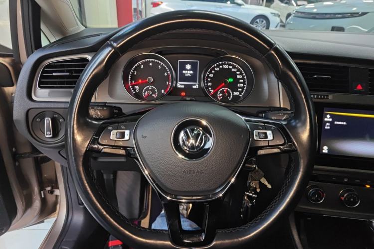 Used Volkswagen Golf 2015 1.4TSI Automatic Comfort Model
