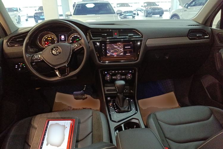 Used Volkswagen Tiguan L 2020 330TSI Automatic Two-Wheel Drive Panoramic Comfort Edition China VI Standard
