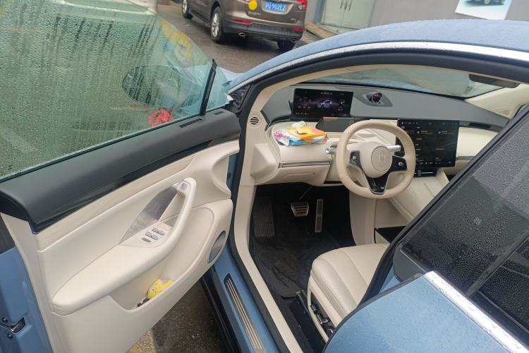 Used Hima Luxeed R7 2024 All-Electric 667 km Max
