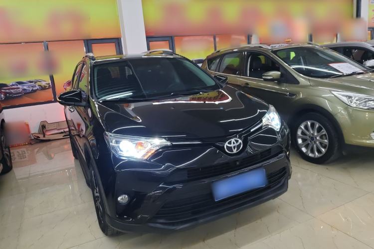 Used Toyota RAV4 2016 2.0L CVT Two-Wheel Drive Fashion Edition China V Standard
