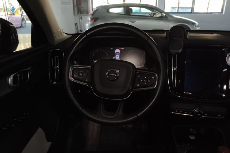 Used Volvo XC40 2019 T4 4x4 Midday Lava Red
